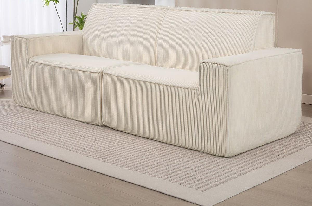 Brise en Beige sable dans un salon clair, sur un tapis