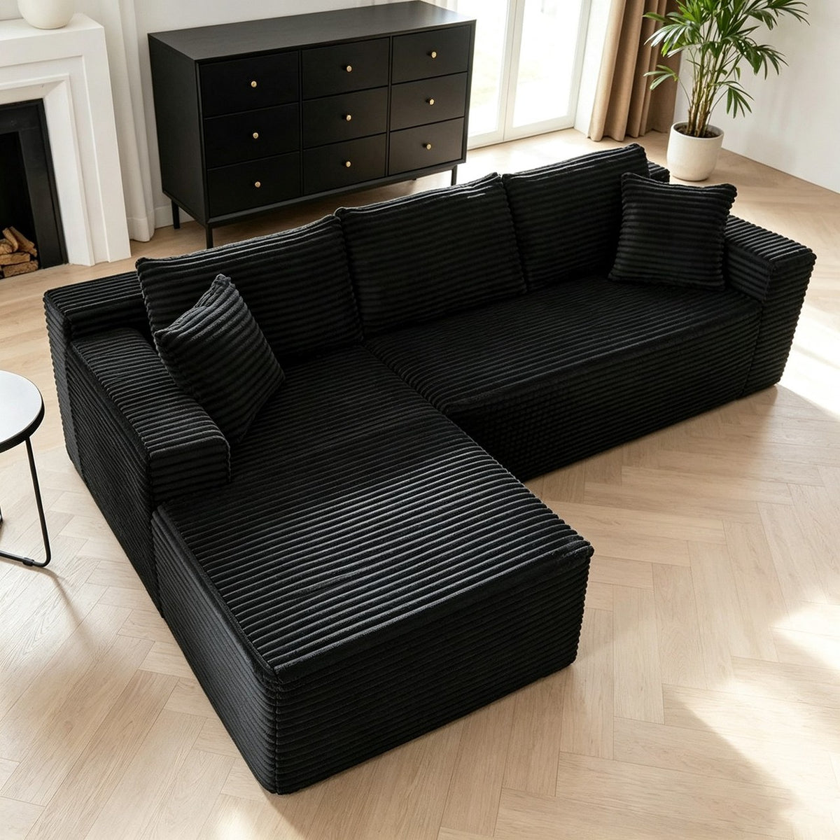 Rivage en Noir vu de trois quarts dans un salon