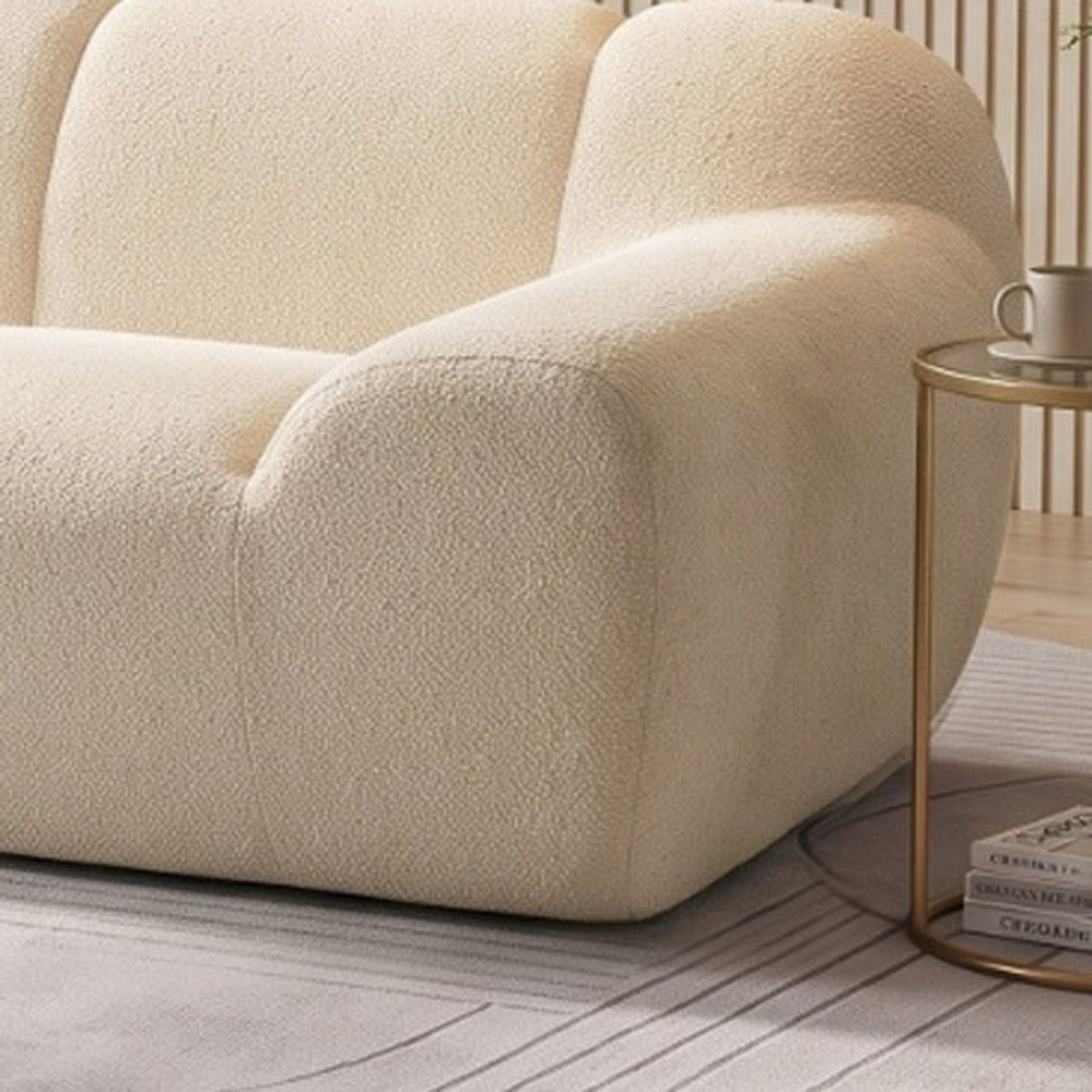 Détail de l’accoudoir arrondi de Nimbe, Beige