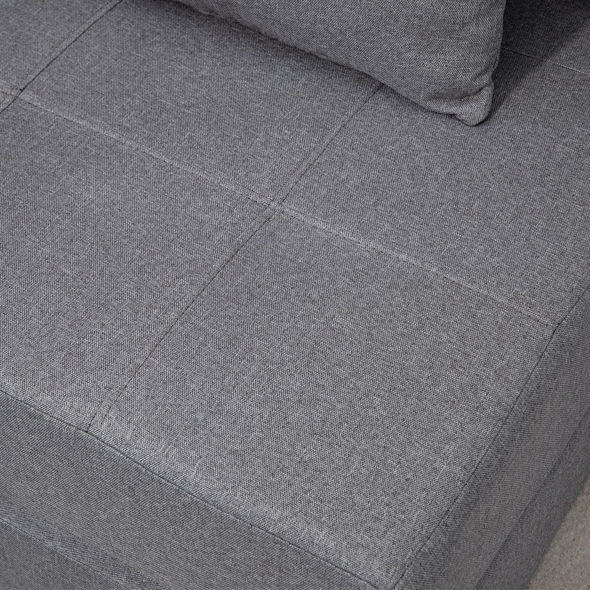 Détail du tissu gris galet et des coutures de Pétale