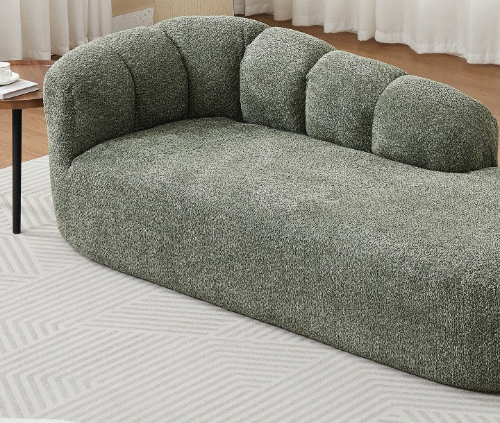 Détail du dossier ondulé et de l'assise d'Ondine Vert roseau