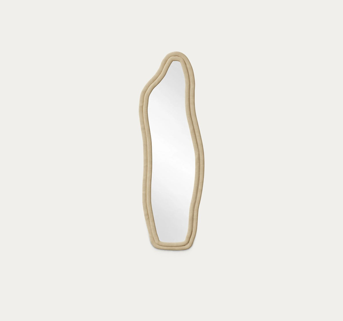 Mirage en Sable blond, miroir sur pied ondulé, sur fond clair
